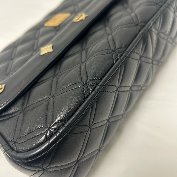 Authentic MCM good condition tarnish in metal hardware - Picture 4 of 12